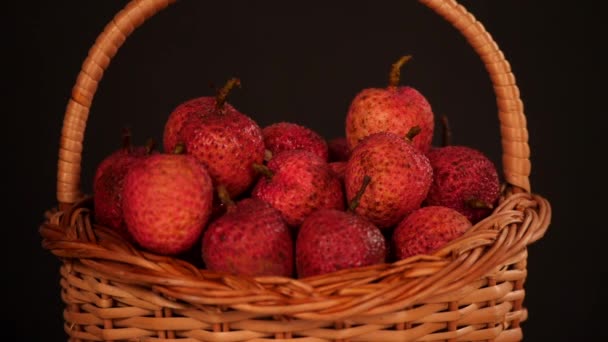 Female Hand Keeping Peeled Lychee Unpeeled Ones Basket Closeup Shot — Stock Video