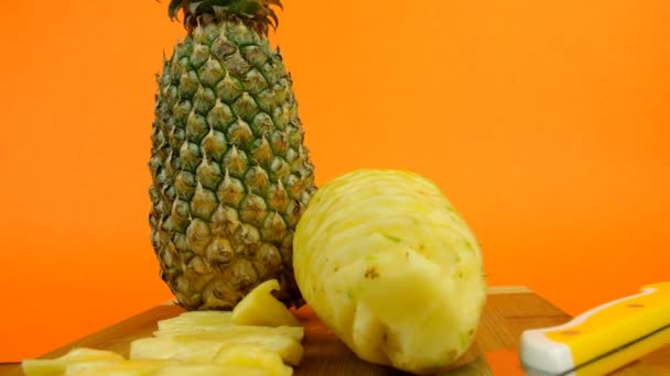 Coupe Ananas Juteux Mûr Sur Son Chemin Avec Couteau Des — Video