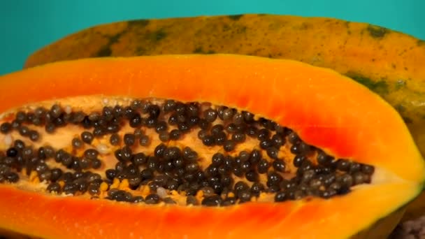 Tropisch Exotisch Fruit Papita Tweeën Gesneden Met Huid Gezond Ontbijt — Stockvideo