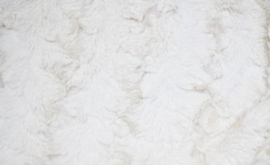 Yumuşak beyaz kürk arka plan. Hafif yapay kürk tekstil malzemesi.