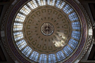 Valencia Mercado Merkezi 'ndeki Merkez Market Kubbesi veya Mercat Central.