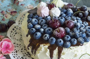 kek krem ve yaban mersini