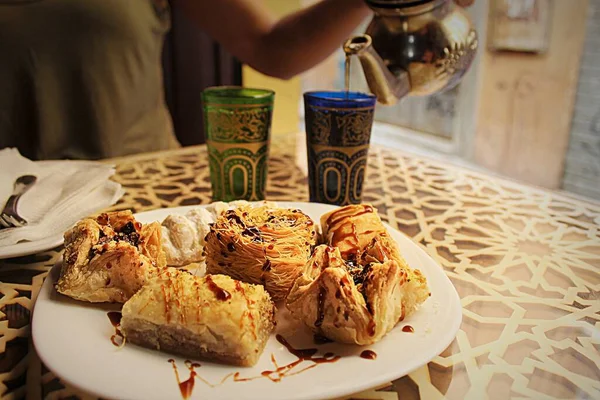 Geleneksel Arap tatlıları Arap çay saatinde