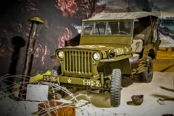 Dünya Savaşı 'nın klasik 4x4 off-road arabası. Plaj tematik bir sergide 2 wwii.