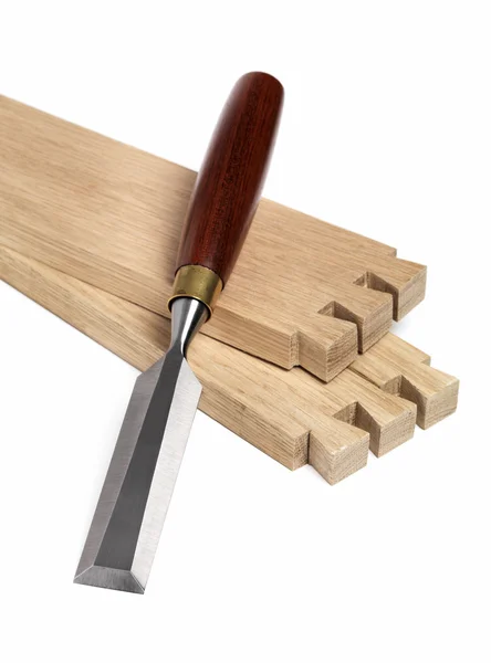 Carvalho com junção Dovetail com Chisel — Fotografia de Stock