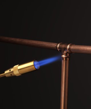 Alev alev bir siyah ile