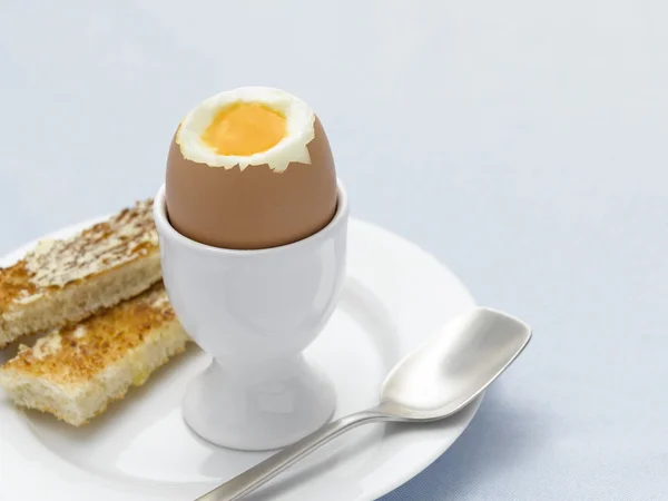 Gotowane jajko na śniadanie — Zdjęcie stockowe