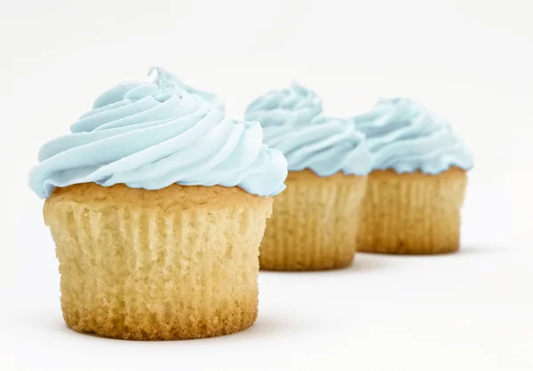 Cupcakes isolés sur blanc — Photo