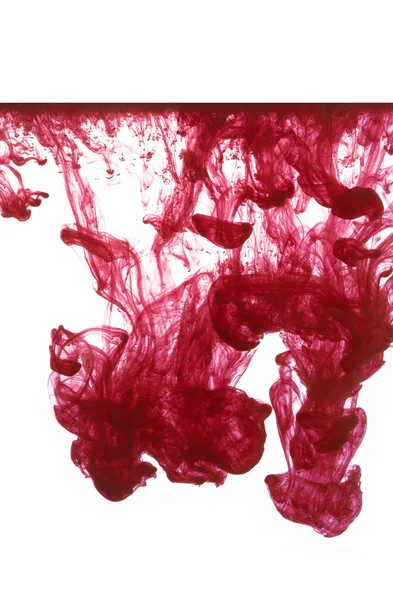 Suda kırmızı mürekkep