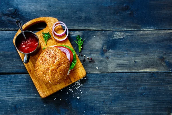 Vegan burger with vegetables