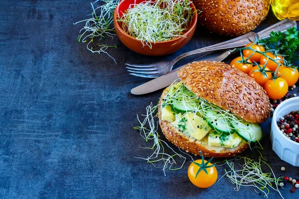 Sandwich vegetarian proaspăt — Fotografie, imagine de stoc