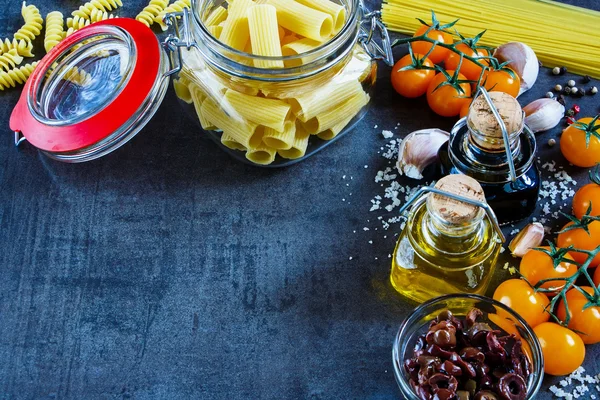 Dry pasta with olive oil — Stock Photo, Image