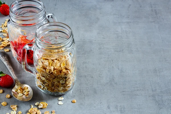 Tarro con granola —  Fotos de Stock