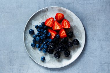 taze çilek karışımı