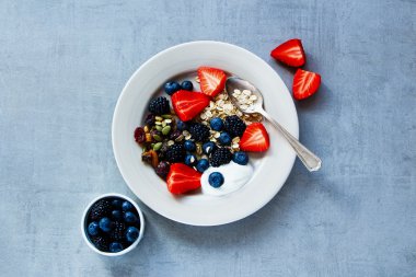 Çilek Yoğurtlu yulaf gevreği