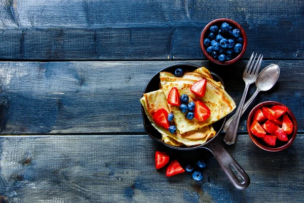 Крепеж с ягодами . — стоковое фото