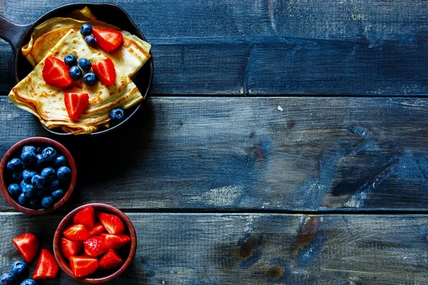 Crepes with berries. — Stock Photo, Image