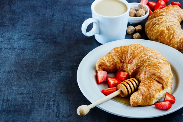 Tasty breakfast table — Stock Photo, Image