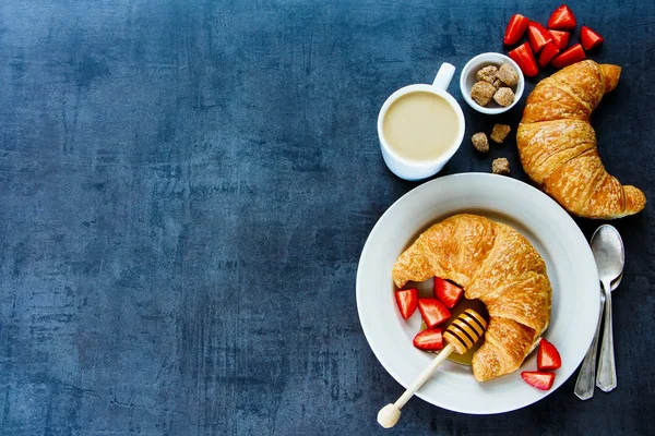 Tasty breakfast table — Stock Photo, Image