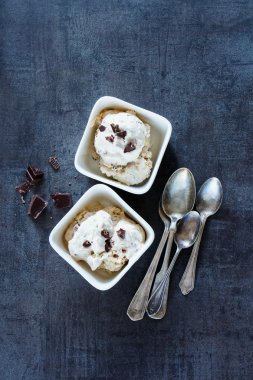 çikolatalı dondurma.