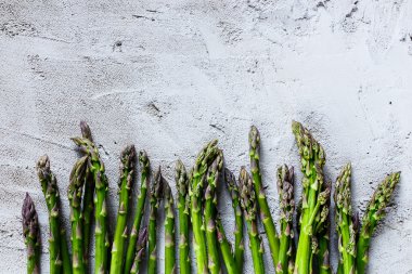 Yeşil taze kuşkonmaz