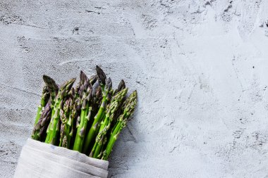 Yeşil taze kuşkonmaz