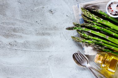 Yeşil taze kuşkonmaz