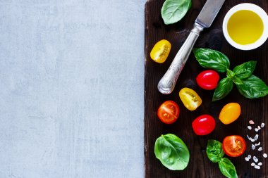 Kesme tahtası ve malzemeler