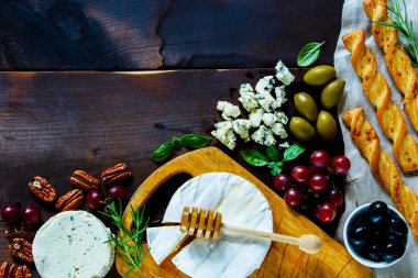 farklı peynir çeşitleri.