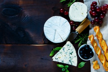 farklı peynir çeşitleri.