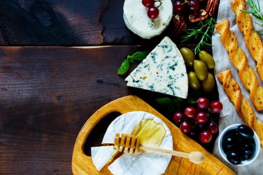 farklı peynir çeşitleri.