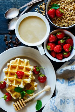 Kahvaltı Masası waffle ile