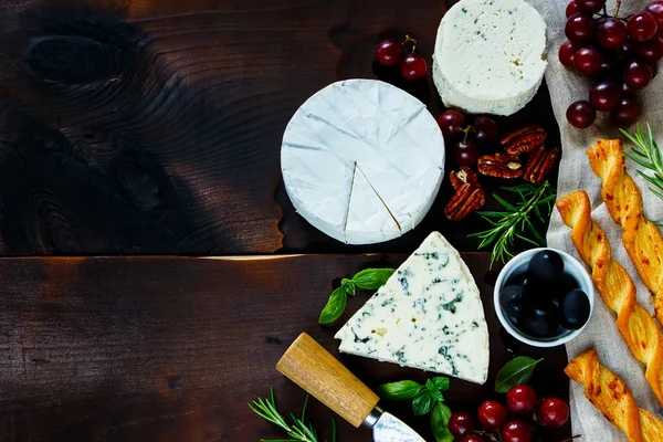 farklı peynir çeşitleri.