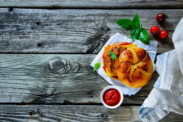 Fisch und Krabben Burger — Stockfoto