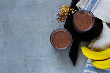 Çikolatalı muz smoothie