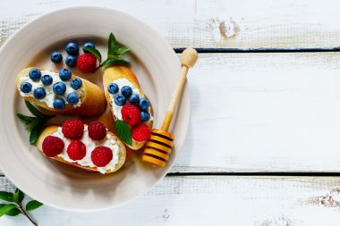 Tatlı sandviç çilek ile