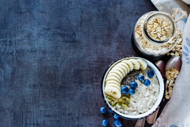 Ev yapımı yulaf ezmesi lapası