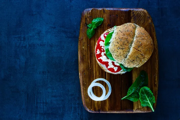 Sandwich vegetariano con queso feta — Foto de Stock