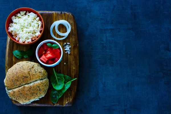 Beyaz peynirli vejetaryen sandviç — Stok fotoğraf