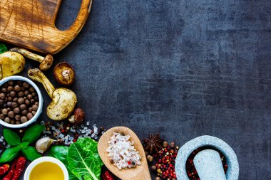 Vahşi orman mantarları