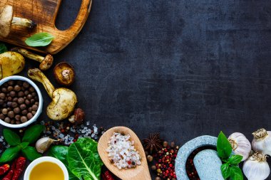 Vahşi orman mantarları