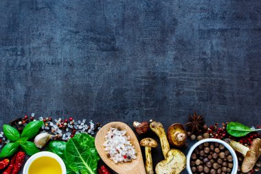 Vahşi orman mantarları