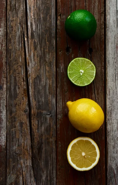 Lemons and limes — Stock Photo, Image