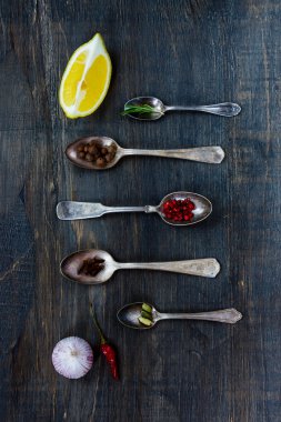 çeşitli baharatlar