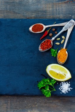 Bitkiler ve baharatlar.