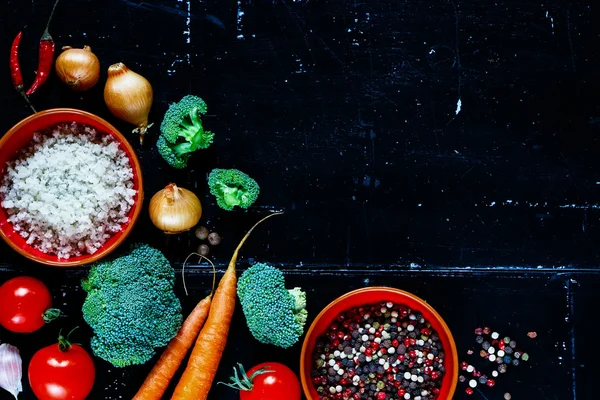 Ingredientes sobre madera — Foto de Stock