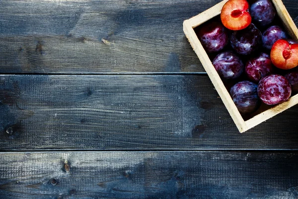 Plums over wood — Stock Photo, Image