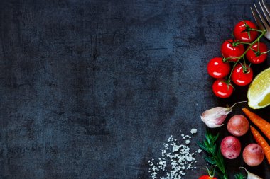 Organik sebze yemek pişirmek için