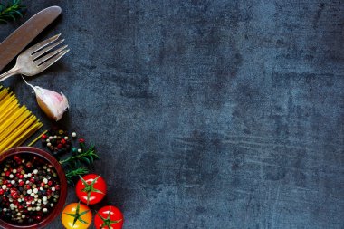 spaghetti et tomates aux fines herbes