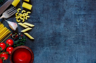 spaghetti et tomates aux fines herbes